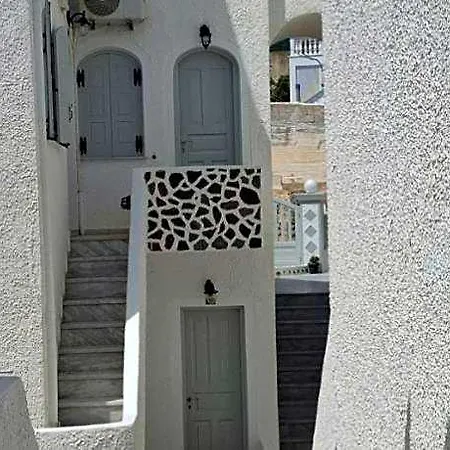 Maralex 3* Santorini Island